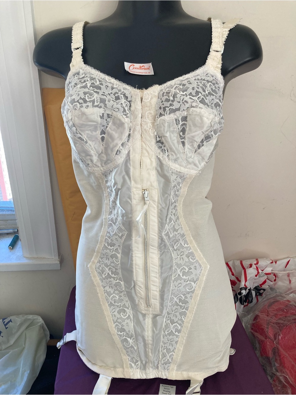 37C vintage New corset front zipper pull on white/ Ivory Vintage New